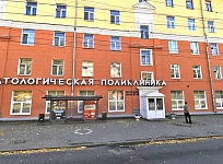 Входная группа Стоматологическая поликлиника № 1 (Экстренная, на ул. Советской).  Советская,  20